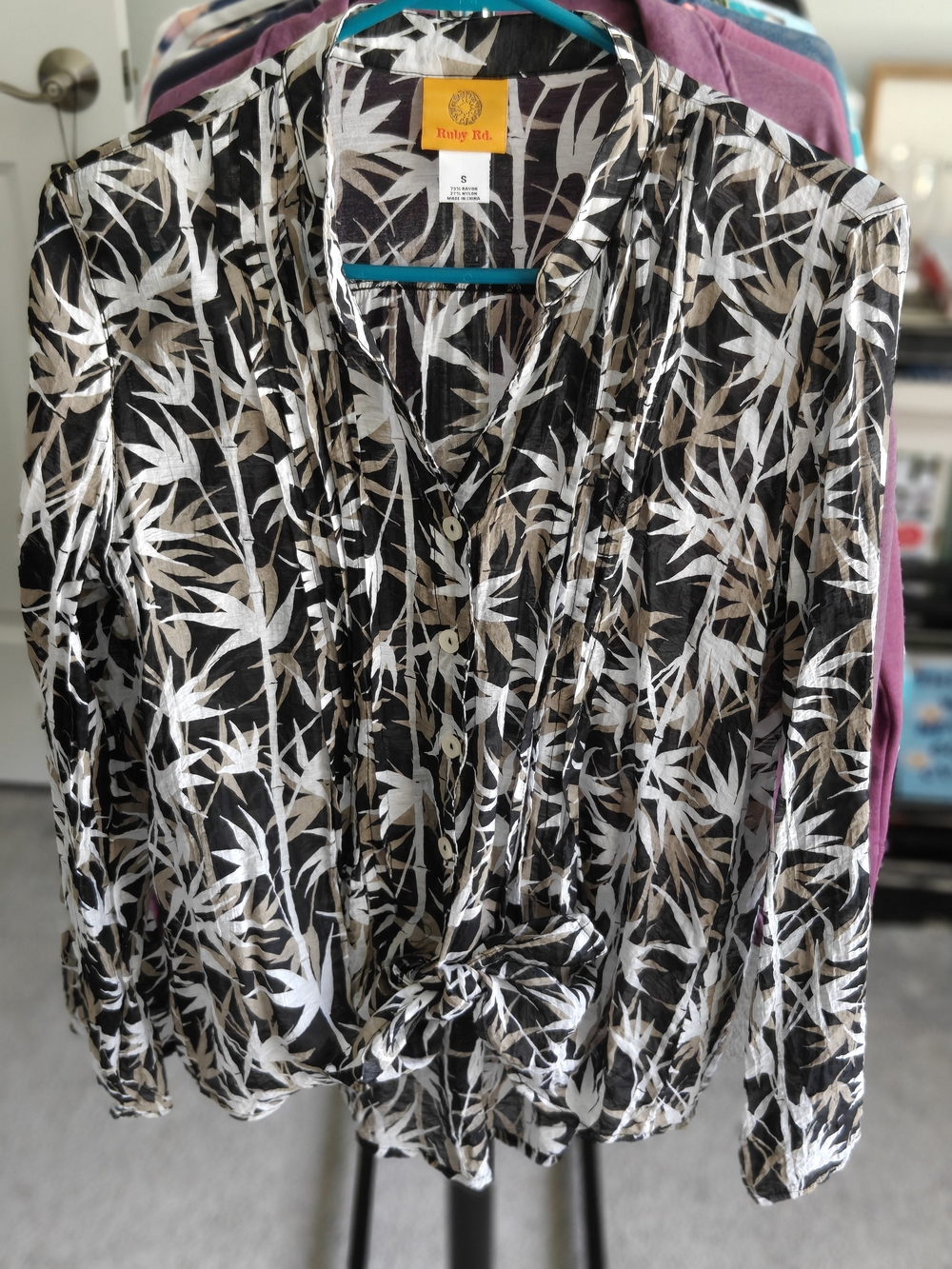 Ruby Rd. Black White Tan Leaf-Print Button-Front Top